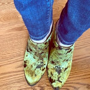 Women’s Kenneth Cole Reaction tapestry mule